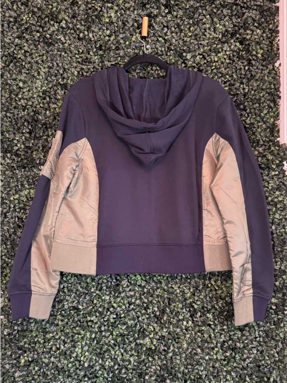 Cabi Women’s Navy and Tan Zip-Front Hooded Jacket - Picture 6 of 6